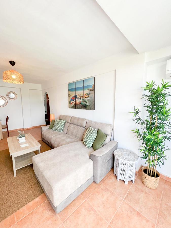 Spacious Apartment In The Center Of Τορρεμολίνος Εξωτερικό φωτογραφία