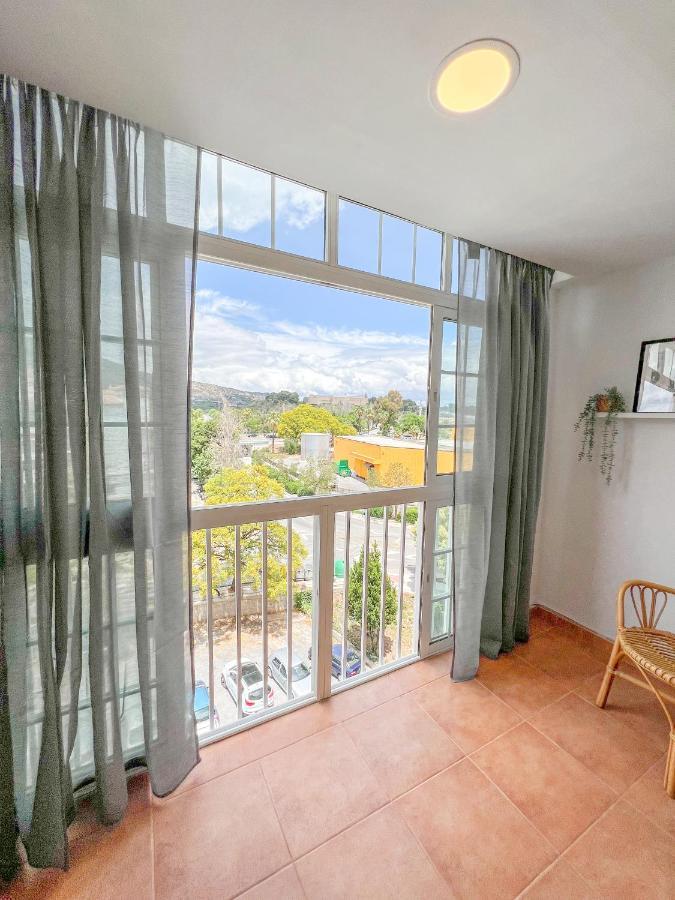 Spacious Apartment In The Center Of Τορρεμολίνος Εξωτερικό φωτογραφία